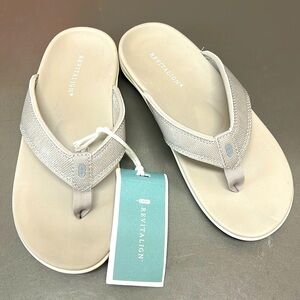 NWT Revitalign Orthotic Thong Sandals - Yumi Metallic